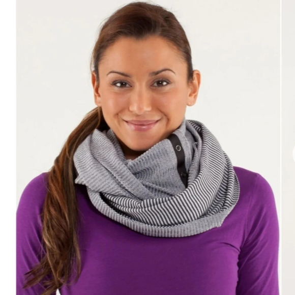 Lululemon Vinyasa Scarf Wrap One Size Mini Pique Check Black & White Stripe - Picture 1 of 9